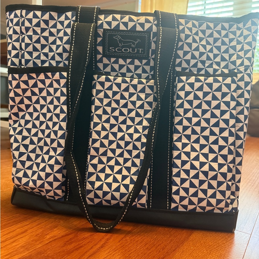 Scout Blue and White Triangular Pattern Tote - image 1